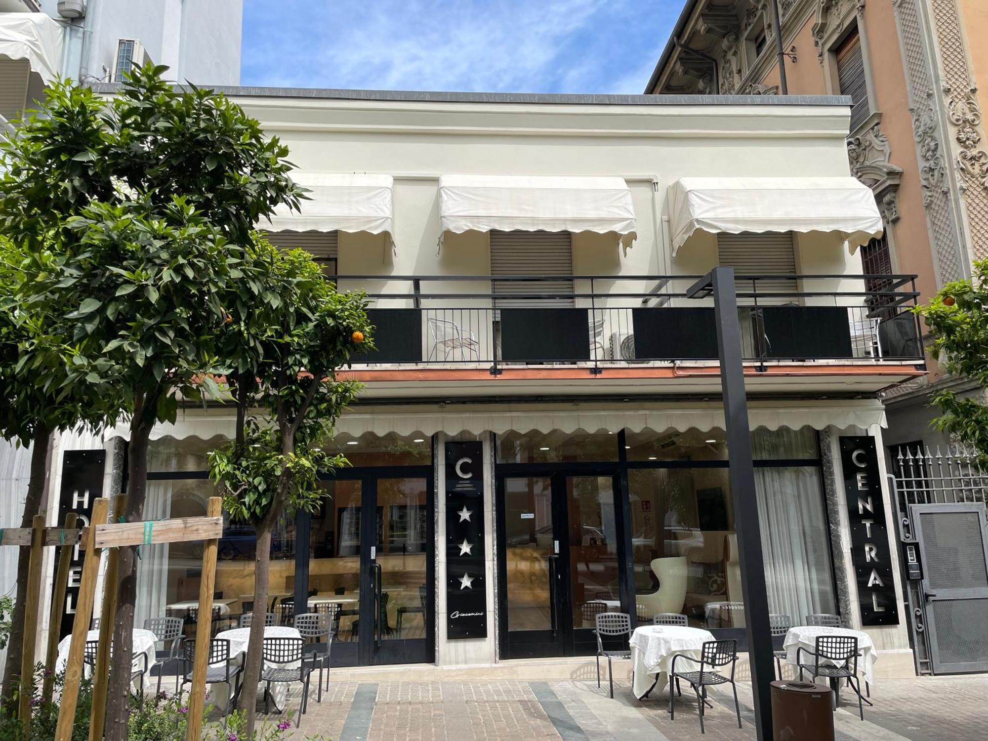 Hotel Central Giacomini Salò Εξωτερικό φωτογραφία