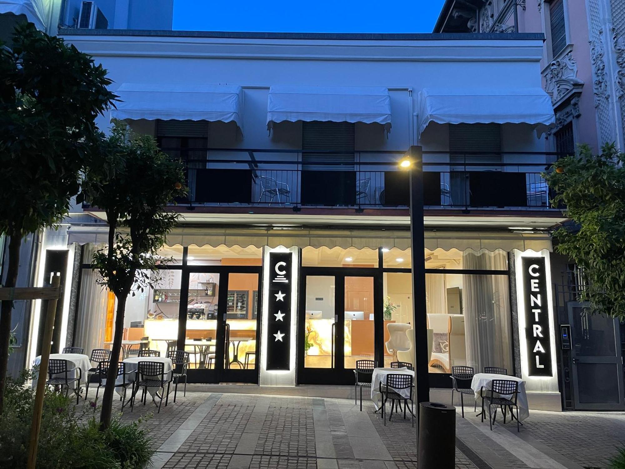 Hotel Central Giacomini Salò Εξωτερικό φωτογραφία