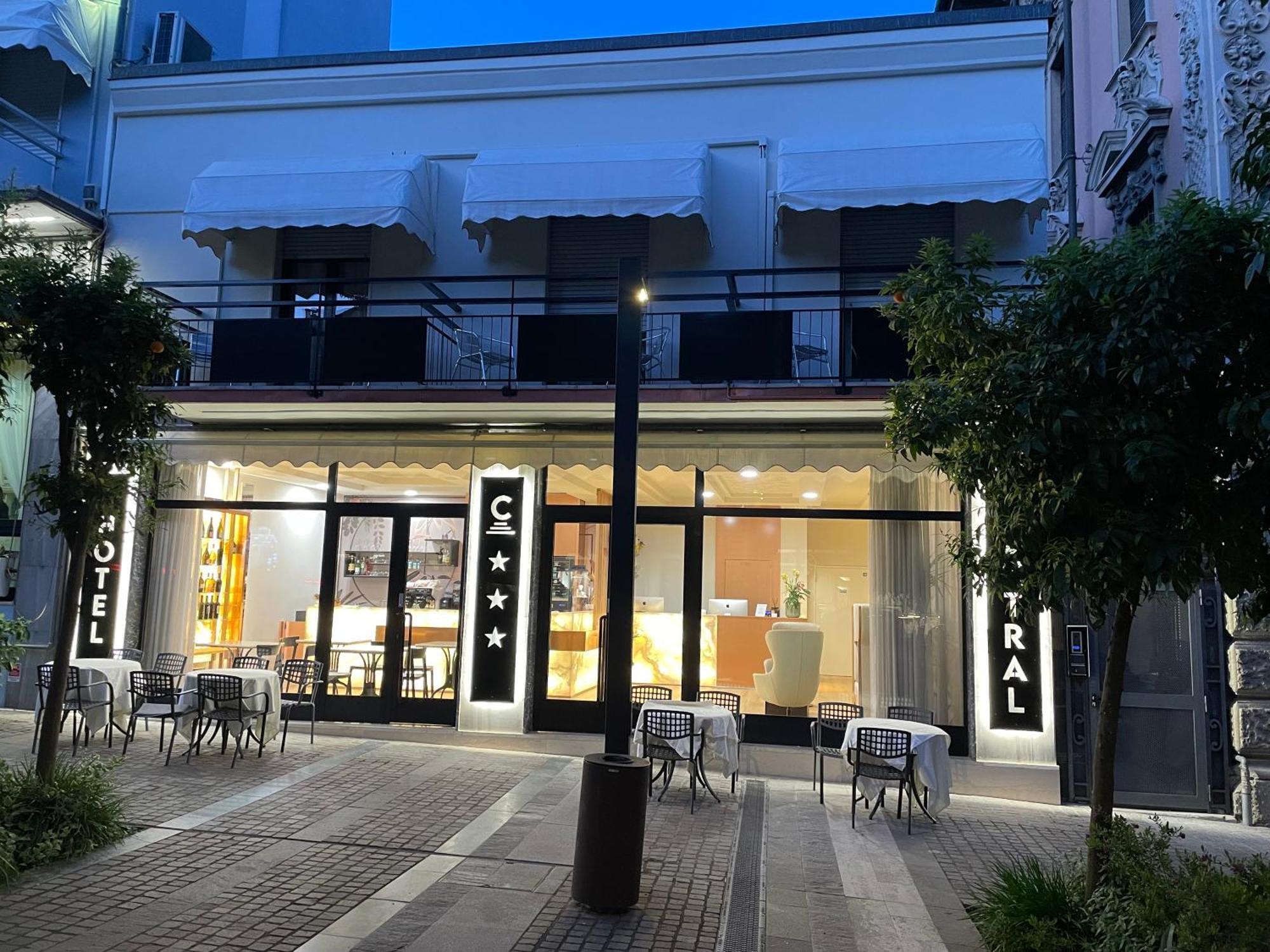 Hotel Central Giacomini Salò Εξωτερικό φωτογραφία